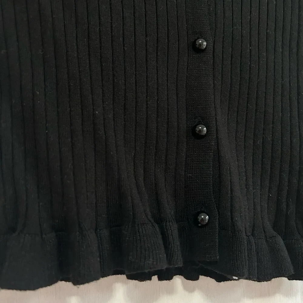 Divided H&M black long sleeve button shorty - Picture 2 of 4